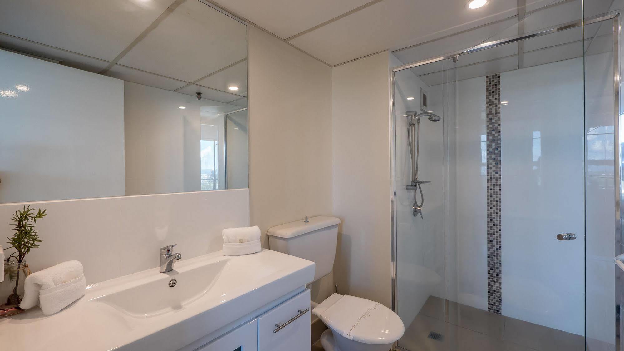 Waterways Apartments Surfers Paradise Buitenkant foto